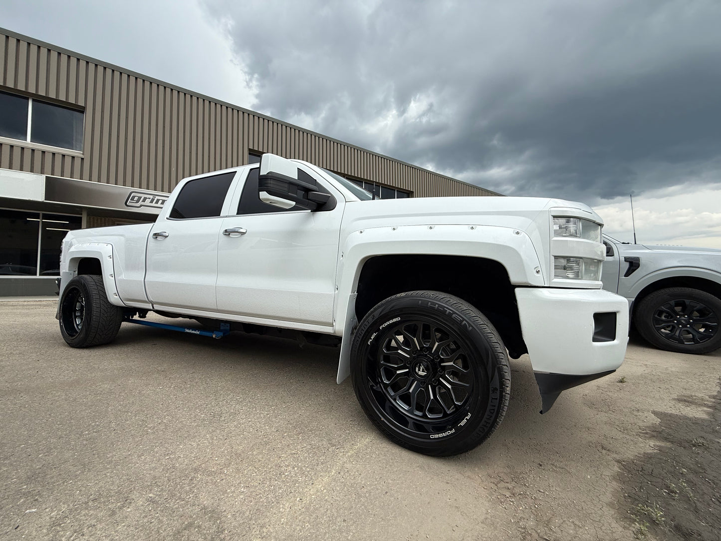 2011-2019 GM 2500/3500HD Traction Bars